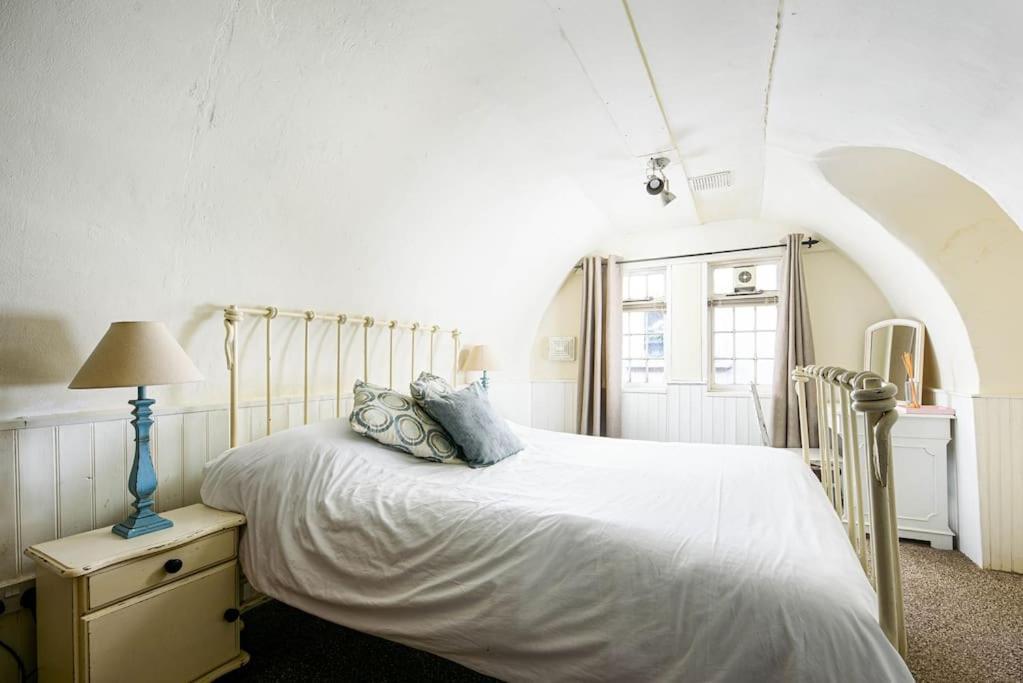 Unique 1 Bedroom Apartment-Bath Bagian luar foto