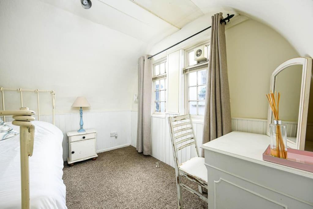 Unique 1 Bedroom Apartment-Bath Bagian luar foto